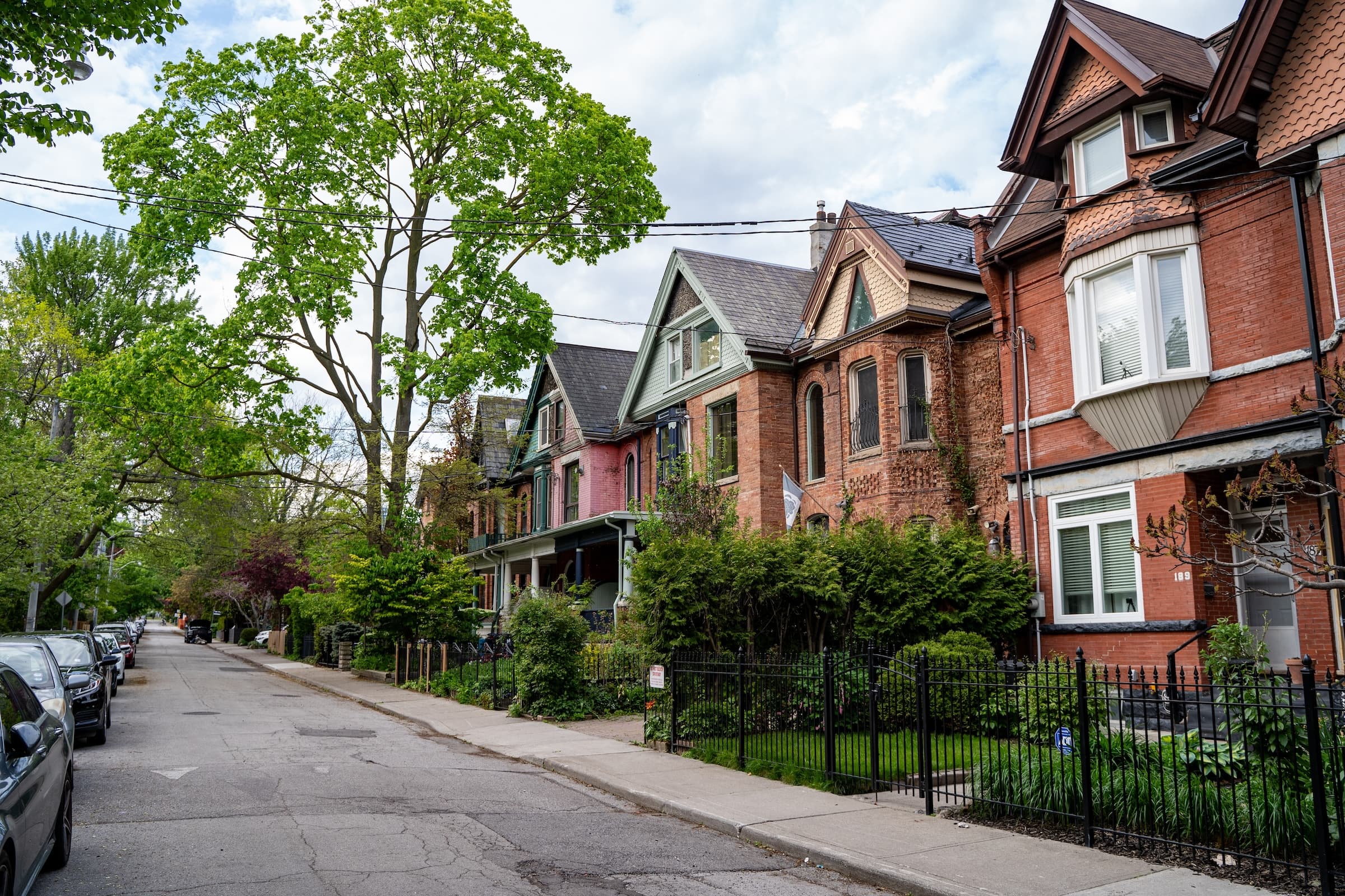 Toronto Home Prices Fall 7.4% to 2020 Levels as GTA March Sales Edge Up but Buyers Retain Pricing Power