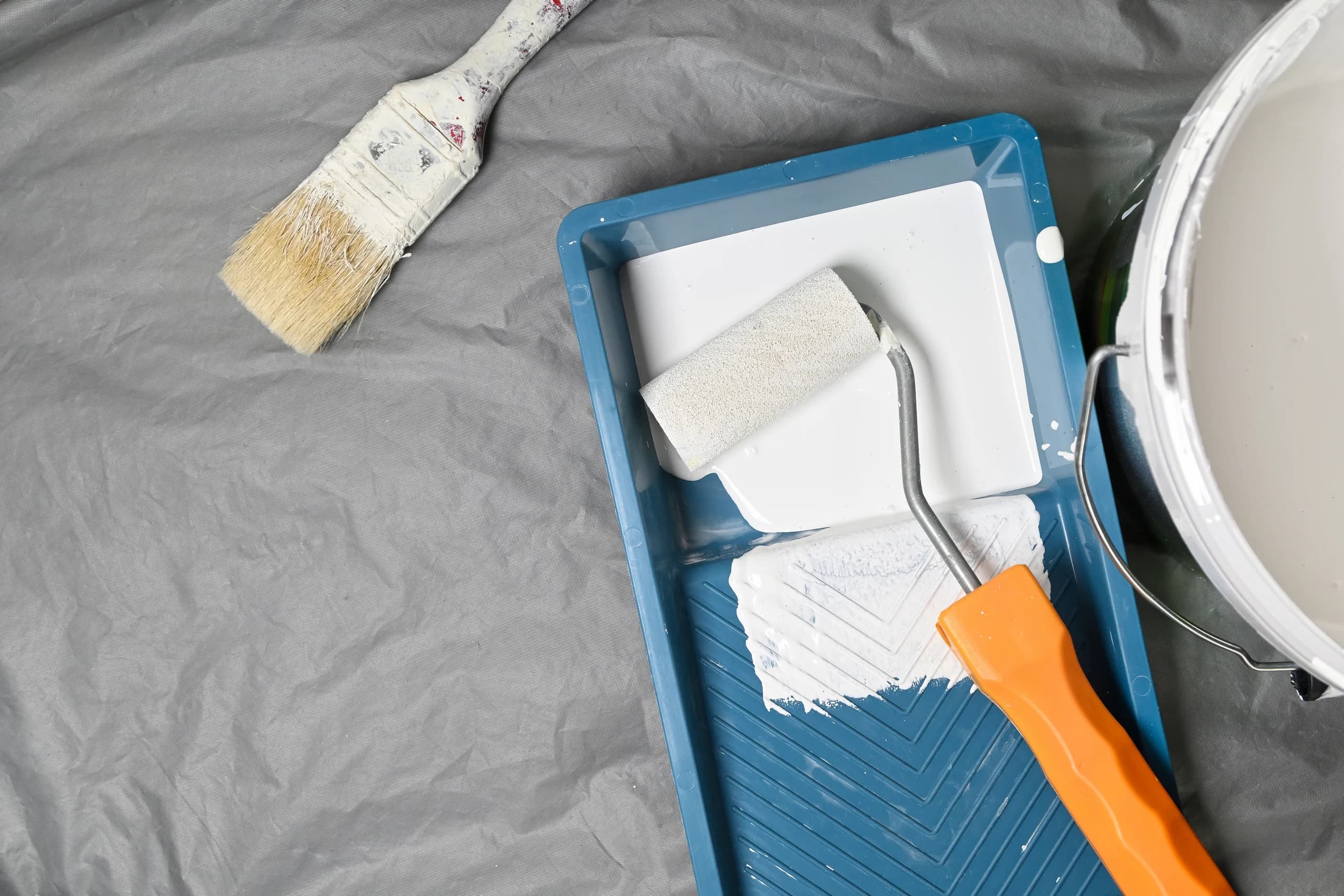 Painting a Room in a Weekend: Prep, Cut-In, and Roll Without the Streaks
