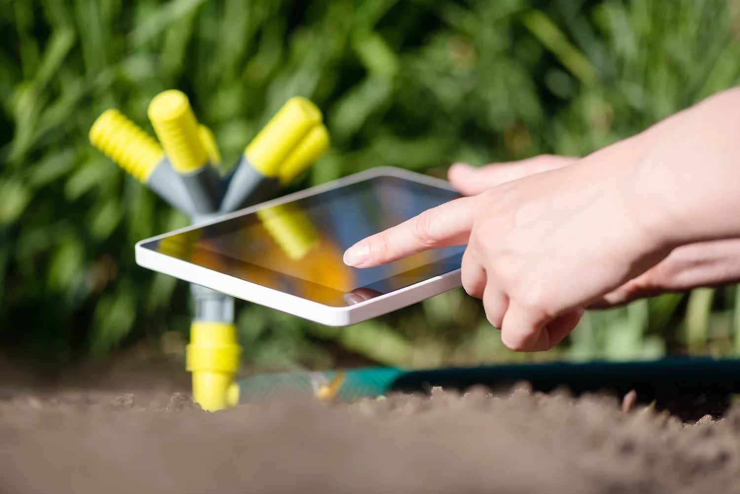 Smart Sprinkler Controllers: Saving Water (and Money) Through Canadian Summers