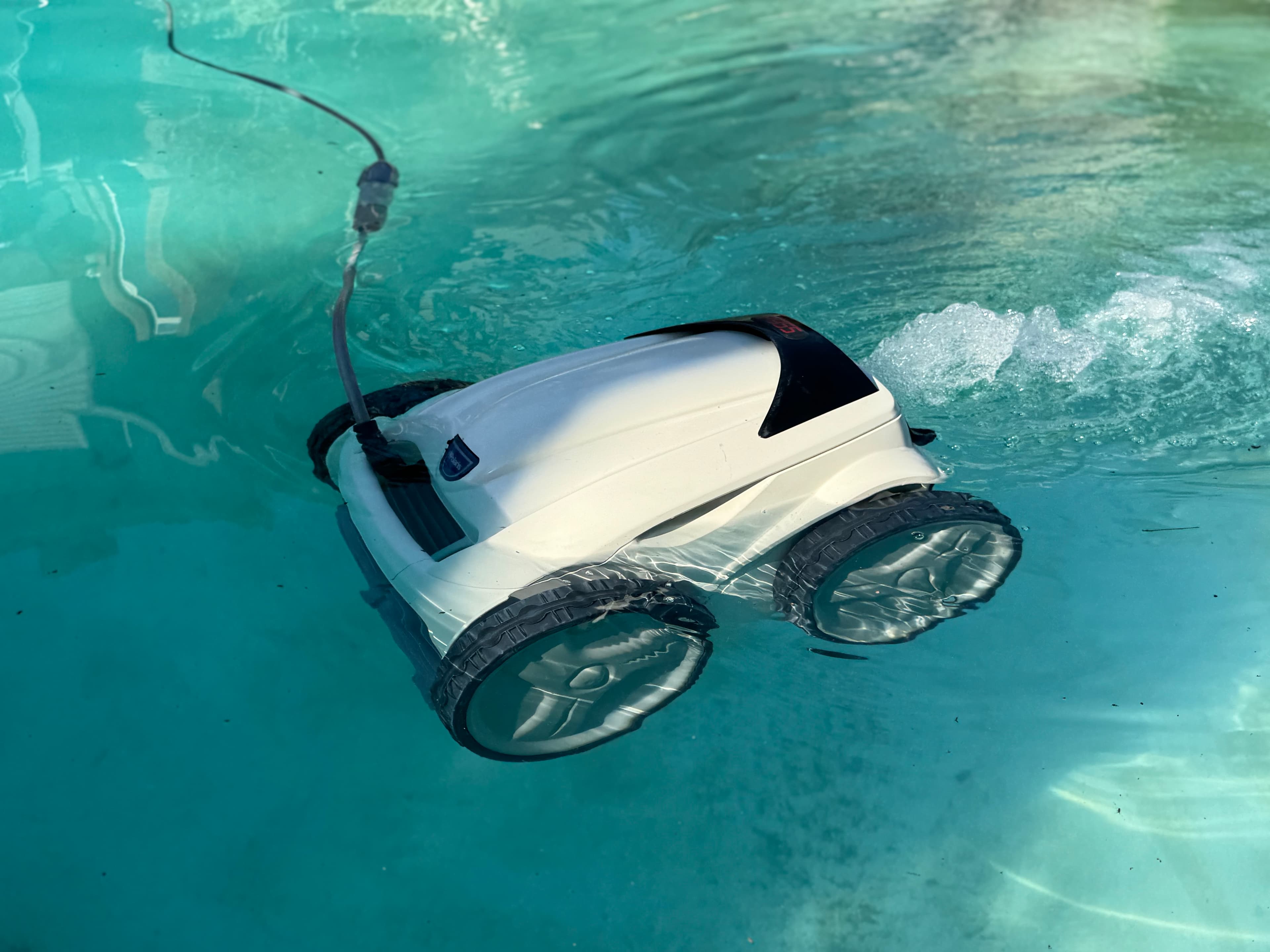 Best Robotic Pool Cleaners in Canada in 2026: Cordless Convenience, Pool Coverage, and Real-World Cleaning