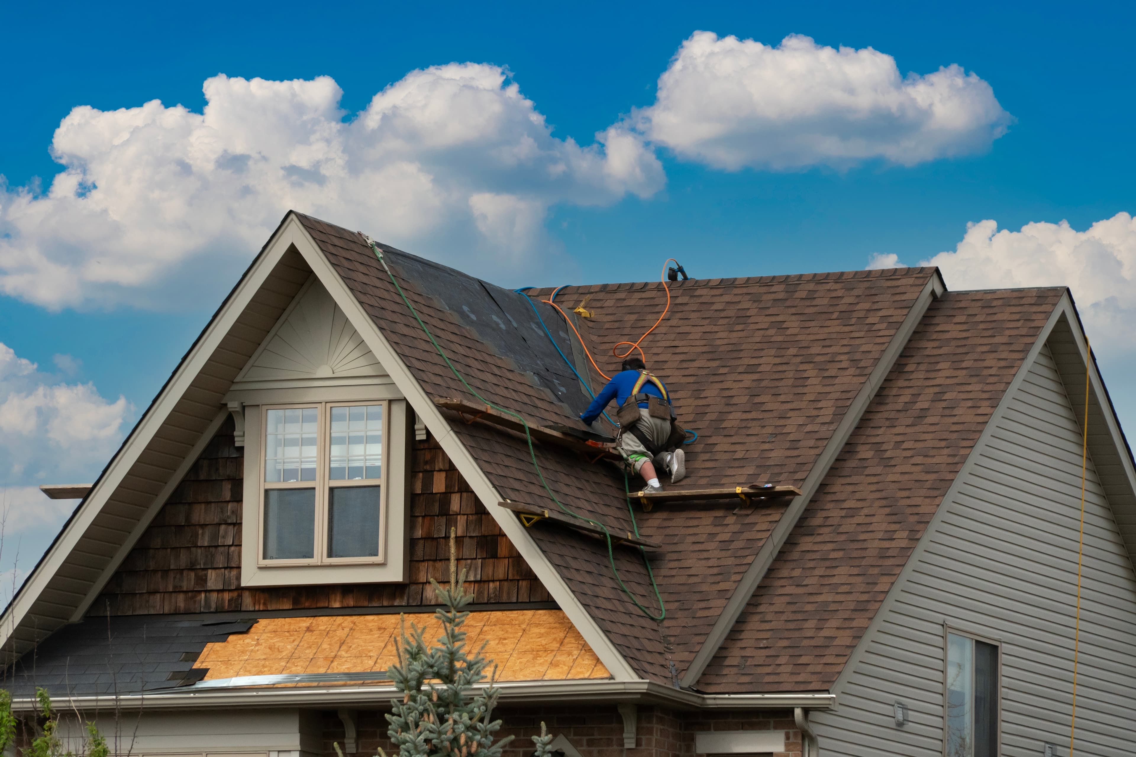 The Playbook for Hiring a Roofer in Canada: Questions, Red Flags, and What a Good Quote Looks Like